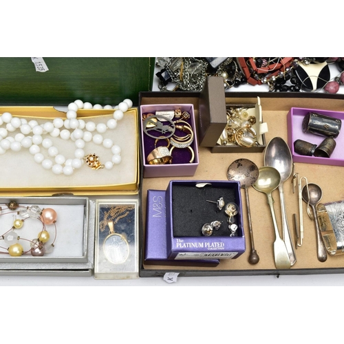 77 - A BOX OF ASSORTED COSTUME JEWELLERY, to include necklaces, earrings, rings, brooches in various form... 