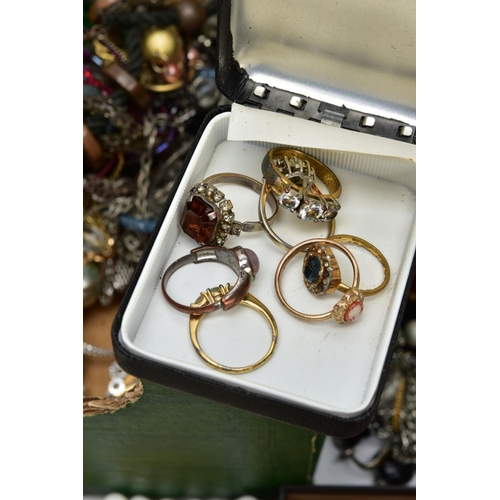 77 - A BOX OF ASSORTED COSTUME JEWELLERY, to include necklaces, earrings, rings, brooches in various form... 