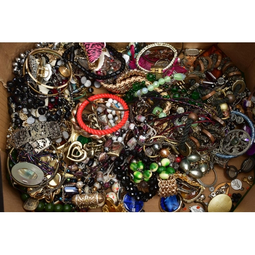 77 - A BOX OF ASSORTED COSTUME JEWELLERY, to include necklaces, earrings, rings, brooches in various form... 