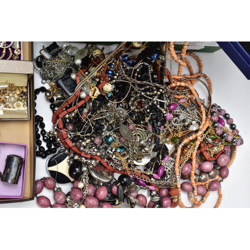 77 - A BOX OF ASSORTED COSTUME JEWELLERY, to include necklaces, earrings, rings, brooches in various form... 