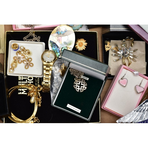 79 - AN ASSORTMENT OF WHITE METAL JEWELLERY AND A JEWELLERY BOX WITH COSTUME JEWELLERY, to include a vari... 