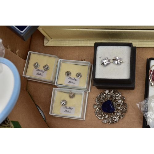 79 - AN ASSORTMENT OF WHITE METAL JEWELLERY AND A JEWELLERY BOX WITH COSTUME JEWELLERY, to include a vari... 