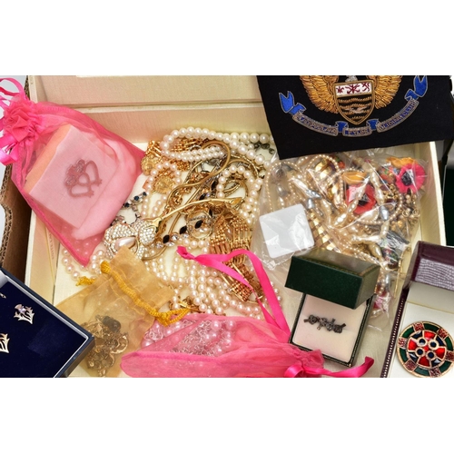 79 - AN ASSORTMENT OF WHITE METAL JEWELLERY AND A JEWELLERY BOX WITH COSTUME JEWELLERY, to include a vari... 