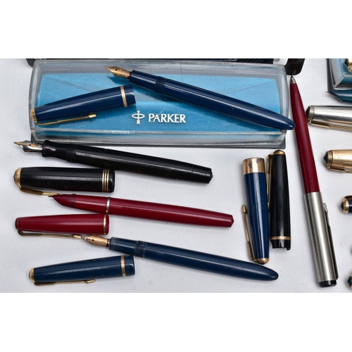 122 - A TRAY CONTAINING TWELVE PARKER FOUNTAIN PENS, TWO PROPELLING PENCILS including four Slimfolds, a Ju... 