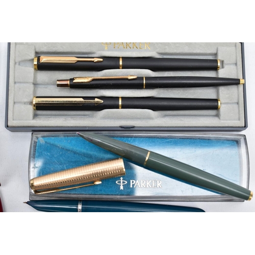 122 - A TRAY CONTAINING TWELVE PARKER FOUNTAIN PENS, TWO PROPELLING PENCILS including four Slimfolds, a Ju... 