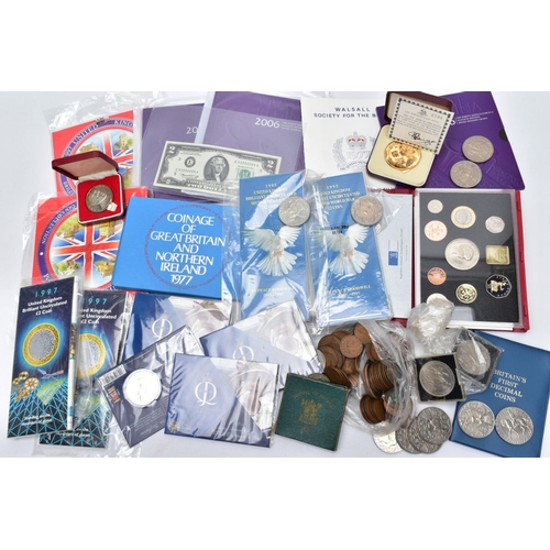 125 - A SMALL BOX OF UK COINAGE, to include a silver gilt Jubilee 1977 medal (stained), a J F Kennedy 1951... 