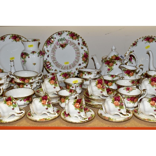 363 - A GROUP OF ROYAL ALBERT OLD COUNTRY ROSES TEA, DINNER AND GIFTWARES, including a fifteen piece coffe... 