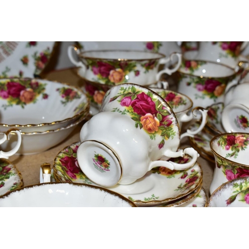 363 - A GROUP OF ROYAL ALBERT OLD COUNTRY ROSES TEA, DINNER AND GIFTWARES, including a fifteen piece coffe... 