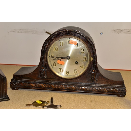 370 - SIX VARIOUS CLOCKS INCLUDING TWO 1920'S/30'S OAK DOME TOP MANTEL CLOCKS, (a Smiths Westminster chime... 