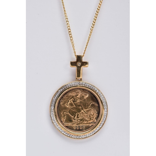 61 - A MOUNTED HALF SOVEREIGN PENDANT NECKLACE, the 2007 22ct gold half sovereign within a single cut dia... 