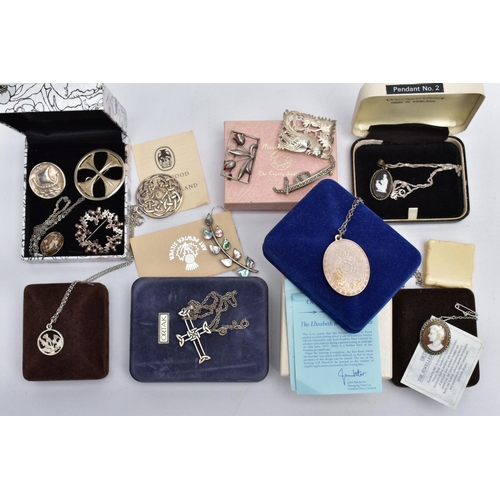 68 - A QUANTITY OF SILVER AND WHITE METAL JEWELLERY, to include a boxed silver 'Elizabeth R' pendant hall... 