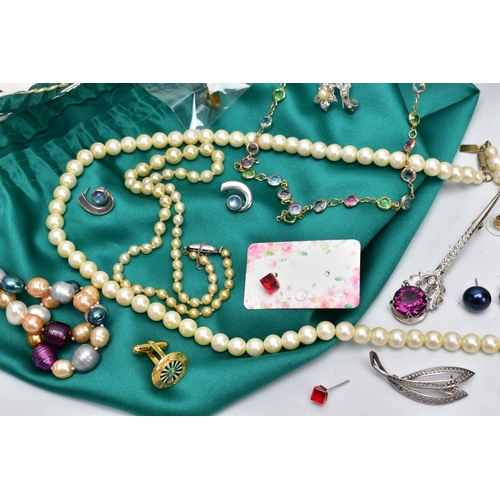 95 - A SELECTION OF ITEMS, to include a pair of 9ct gold emerald stud earrings, hallmarked 9ct gold Birmi... 