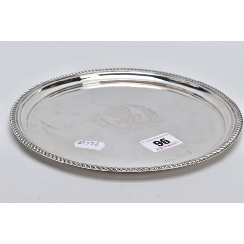 96 - A SILVER '1977 QUEENS SILVER JUBILEE' SALVER, plain polished circular salver, with a central engrave... 