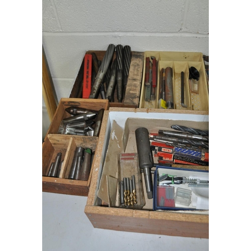 1051 - A LARGE QUANTITY OF INDUSTRIAL METAL WORKING TOOLS including Taper Shank Drill bits, Reamers, Lathe ... 