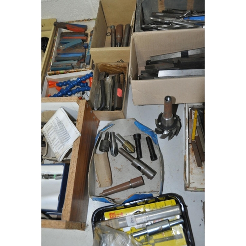 1051 - A LARGE QUANTITY OF INDUSTRIAL METAL WORKING TOOLS including Taper Shank Drill bits, Reamers, Lathe ... 