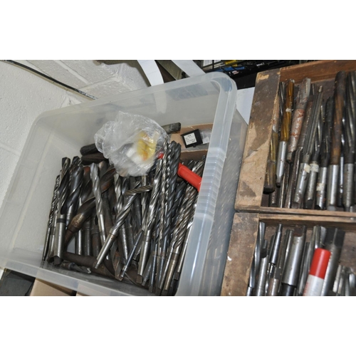 1051 - A LARGE QUANTITY OF INDUSTRIAL METAL WORKING TOOLS including Taper Shank Drill bits, Reamers, Lathe ... 