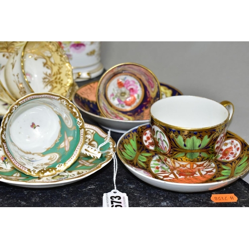 673 - A SMALL GROUP OF 19TH CENTURY ENGLISH PORCELAIN, comprising an early 19th century tea cup and saucer... 