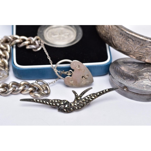 104 - A BAG OF ASSORTED JEWELLERY, to include a silver wide hinged bangle, engraved with a floral design, ... 