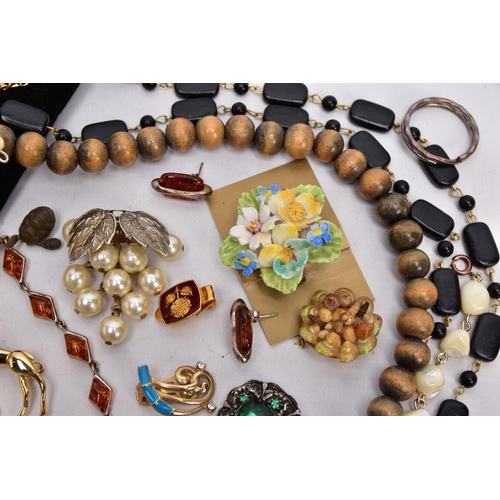 118 - A BOX OF ASSORTED COSTUME JEWELLERY, to include a silver amber line bracelet, set with lozenge shape... 