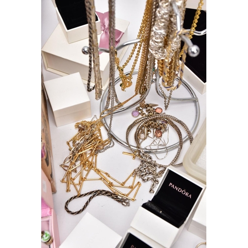 120 - A SELECTION OF ITEMS, to include a white metal pendant necklace, the pendant in the form of a letter... 