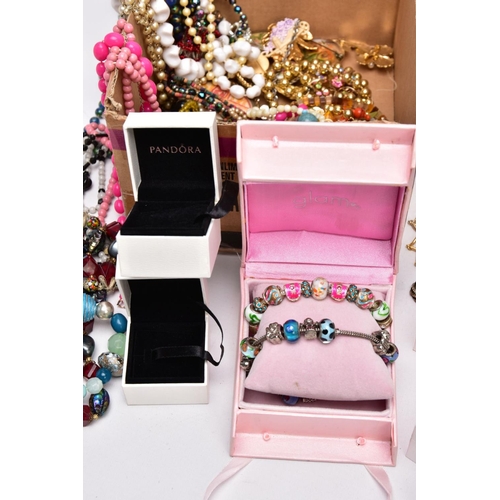 120 - A SELECTION OF ITEMS, to include a white metal pendant necklace, the pendant in the form of a letter... 