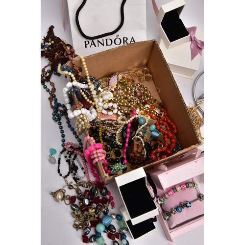 120 - A SELECTION OF ITEMS, to include a white metal pendant necklace, the pendant in the form of a letter... 