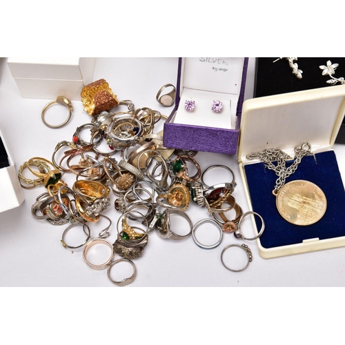 120 - A SELECTION OF ITEMS, to include a white metal pendant necklace, the pendant in the form of a letter... 