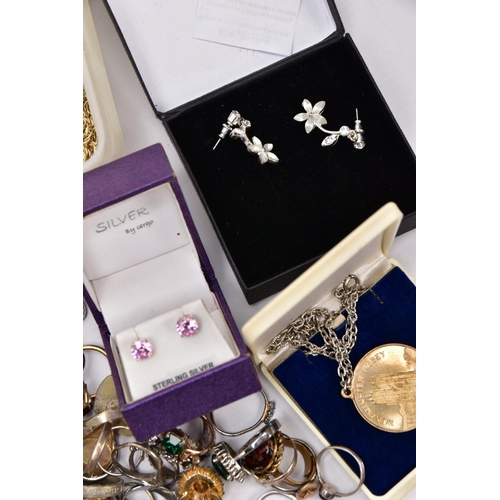 120 - A SELECTION OF ITEMS, to include a white metal pendant necklace, the pendant in the form of a letter... 