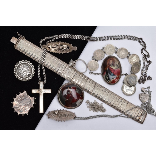 29 - A SELECTION OF SILVER AND WHITE METAL ITEMS, to include a textured silver articulated bracelet, hall... 