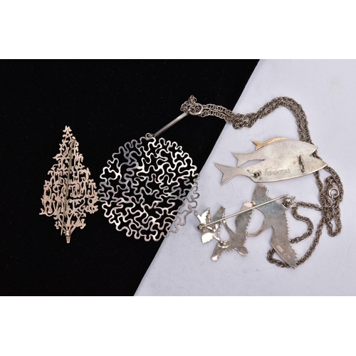 40 - A SELECTION OF BROOCHES AND A PENDANT NECKLACE, to include a silver swans in flight brooch, hallmark... 