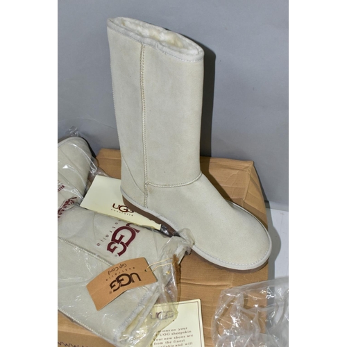 528 - A LADIES LIGHT BROWN LEATHER HANDBAG WITH DECORATIVE HANDLE, together with a boxed pair of ladies pa... 