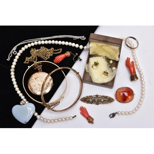 66 - A BAG OF ASSORTED JEWELLERY, to include a cultured pearl strand necklace fitted with a lobster claw ... 
