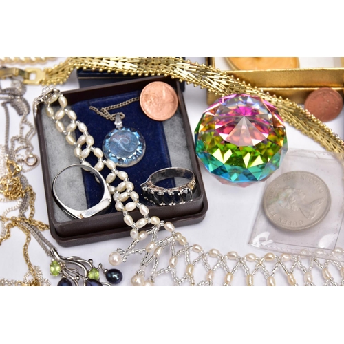 71 - A BOX OF ASSORTED COSTUME JEWELLERY AND OTHER ITEMS, to include a cultured pearl necklace and bracel... 