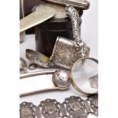 89 - A SELECTION OF SILVER AND WHITE METAL ITEMS, to include a silver cigarette case of an engine turn de... 