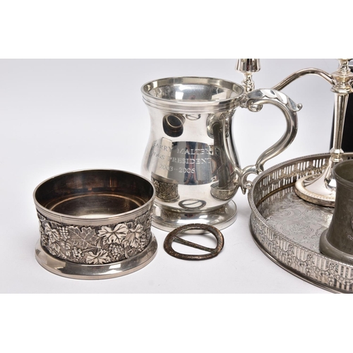 91 - A SELECTION OF WHITE METAL ITEMS, to include a silver plated on copper round tray, with a pierced wr... 