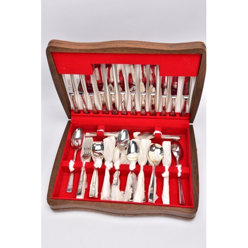 92 - A COMPLETE CANTEEN OF 'VALIANT PLATE'CUTLERY, a forty four piece set to include knives, forks, spoon... 