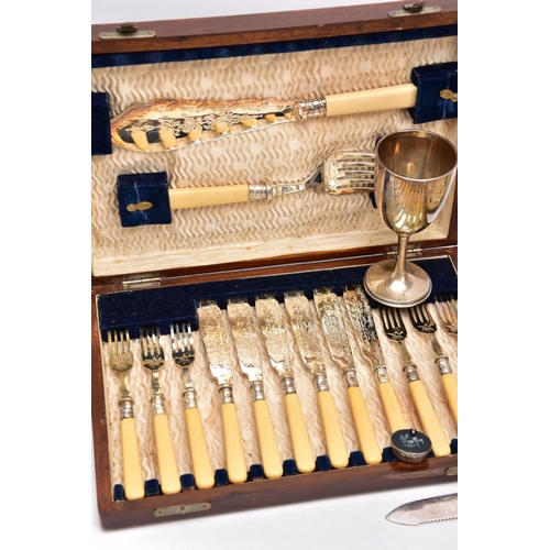 96 - A BOX OF ASSORTED SILVER ITEMS, to include a silver goblet of a plain polished design, worn gilt int... 