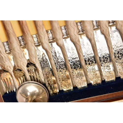 96 - A BOX OF ASSORTED SILVER ITEMS, to include a silver goblet of a plain polished design, worn gilt int... 