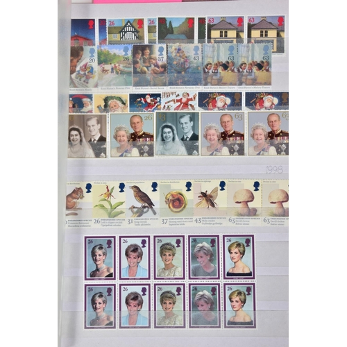 62 - GB DECIMAL COMM EMORATIVE MINT COLLECTION in red stockbook 1984-2001 often duplicated