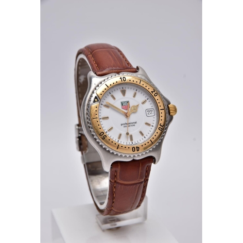 115 - A GENTS 'TAG HEUER' WRISTWATCH, round white dial signed 'Tag Heuer, Professional 200 meters', baton ... 