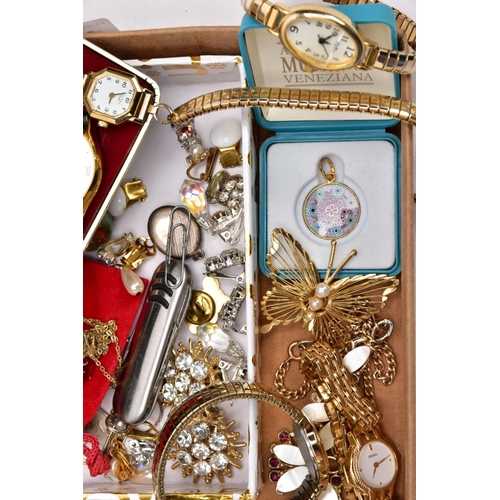 141 - A TRAY OF ASSORTED COSTUME JEWELLERY AND WRISTWATCHES, to include a quantity of costume jewellery su... 