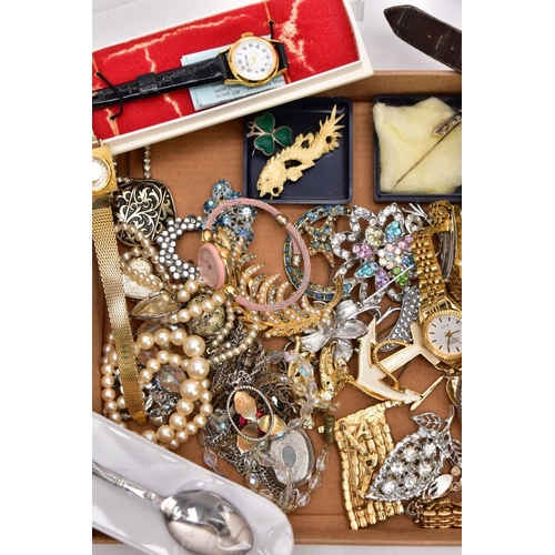 141 - A TRAY OF ASSORTED COSTUME JEWELLERY AND WRISTWATCHES, to include a quantity of costume jewellery su... 