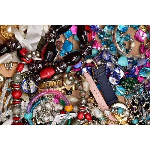 143 - A BOX OF ASSORTED COSTUME JEWELLERY, to include pieces such as a white metal hinged bangle with a fo... 