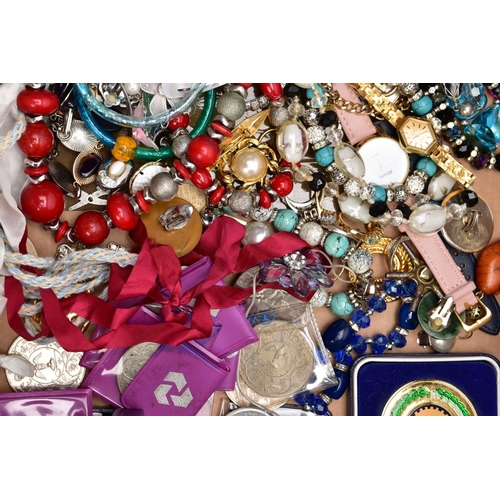 143 - A BOX OF ASSORTED COSTUME JEWELLERY, to include pieces such as a white metal hinged bangle with a fo... 