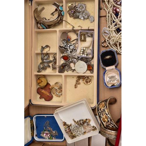 148 - A BOX OF ASSORTED ITEMS, to include a blue velvet jewellery box with contents such as a silver St.Ch... 