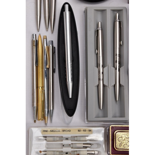 150 - A BOX OF ASSORTED FOUNTAIN, BALL POINT AND PROPELLING PENCILS, to include a blue and black lacquer '... 