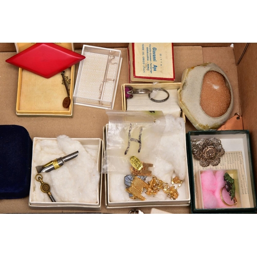 152 - A MISCELLANEOUS COLLECTION OF MOSTLY COSTUME JEWELLERY, the items to include a case set of silver te... 