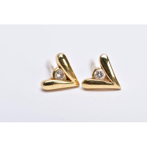 172 - A MODERN PAIR OF DIAMOND STUD EARRINGS, estimated total modern round brilliant 0.04ct, post fittings... 