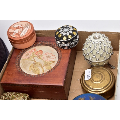 179 - A HAT BOX FILLED WITH BANGLES AND A TRAY OF ASSORTED TRINKET BOXES, resin, yellow and white metal, a... 