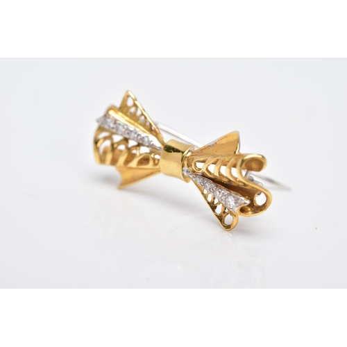 201 - A LATE 20TH CENTURY 18CT GOLD DIAMOND BOW BROOCH, estimated modern round brilliant cut diamond weigh... 